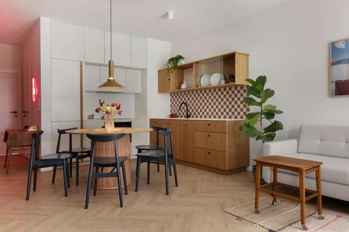 Image 1 of Solidarność Three Bedrooms & Garden Apartment