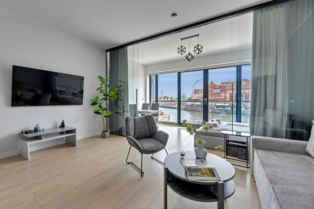 Image of Symfonia Amazing River View Apartment by Downtown Apartments