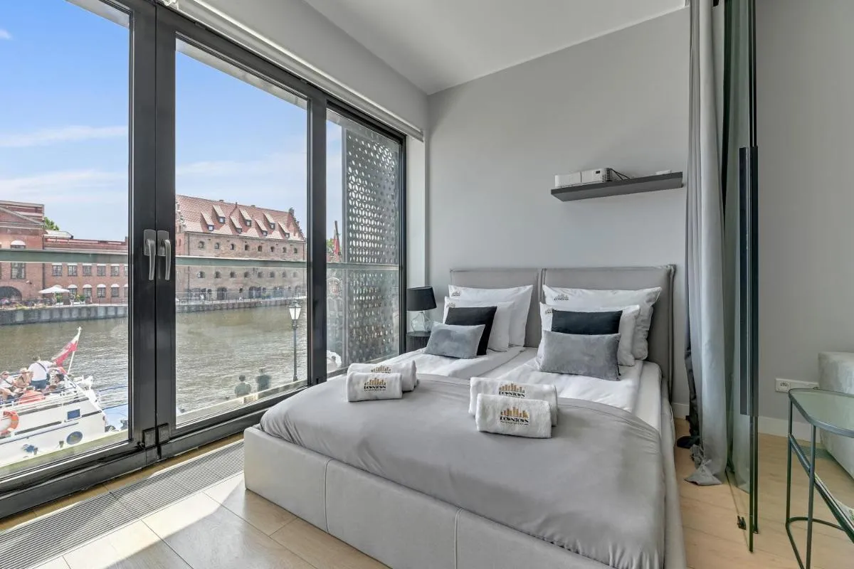 Image 6 of Symfonia Amazing River View Apartment by Downtown Apartments