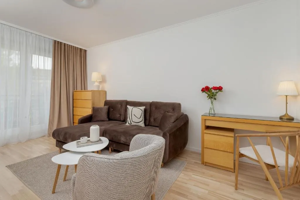 Image of Two Bedroom Apartment in Gdańsk with Desk for Remote Work and Bathtub by Noclegi Renters