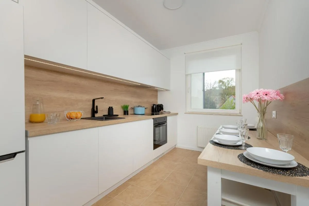 Image 3 of Two Bedroom Apartment in Gdańsk with Desk for Remote Work and Bathtub by Noclegi Renters