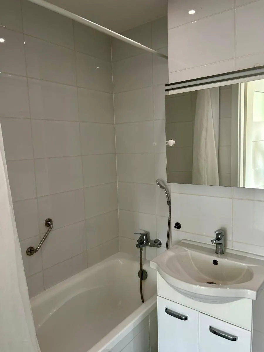 Image 4 of White Pearl