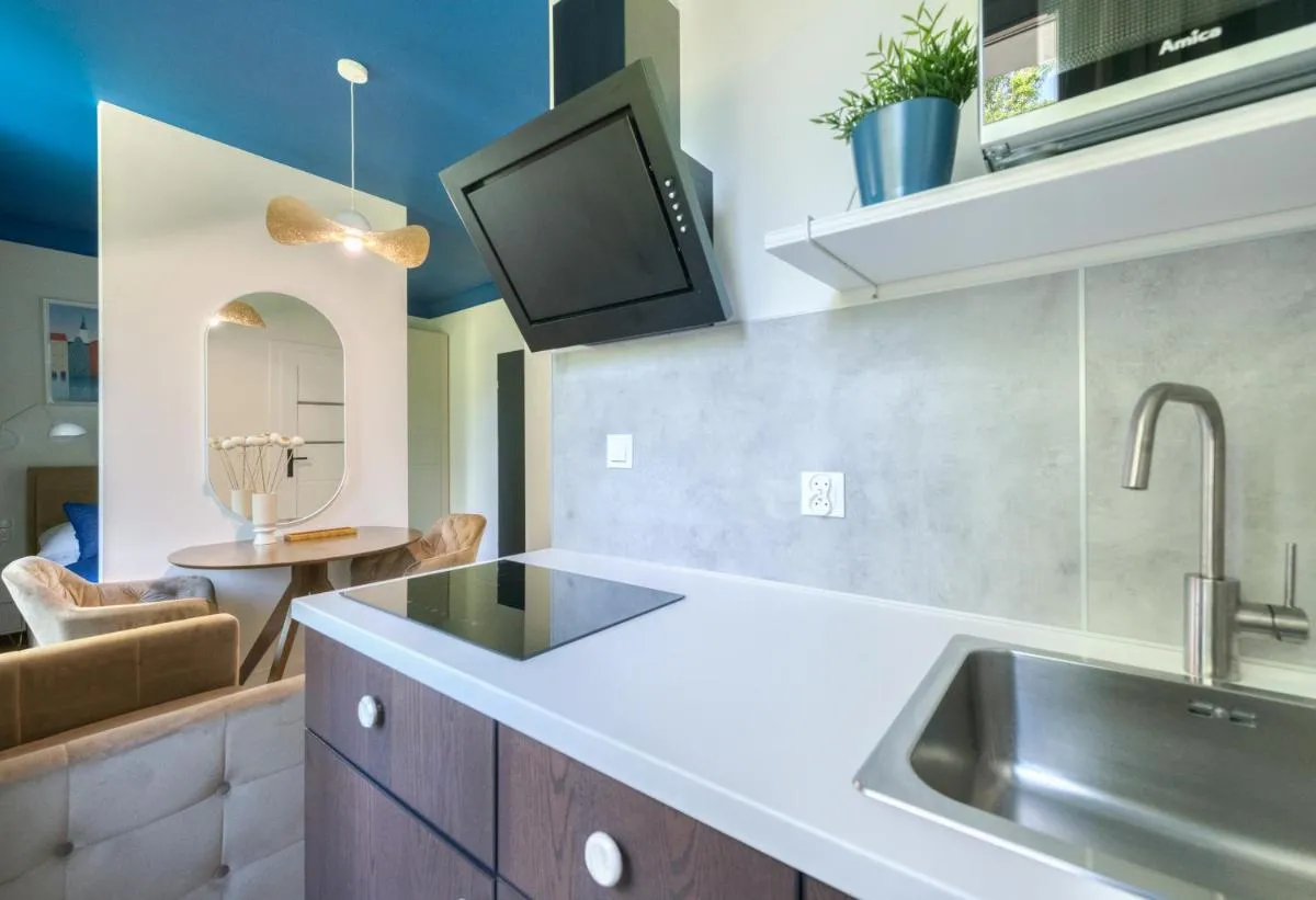 Image 2 of 3 City Apartments – Green Island