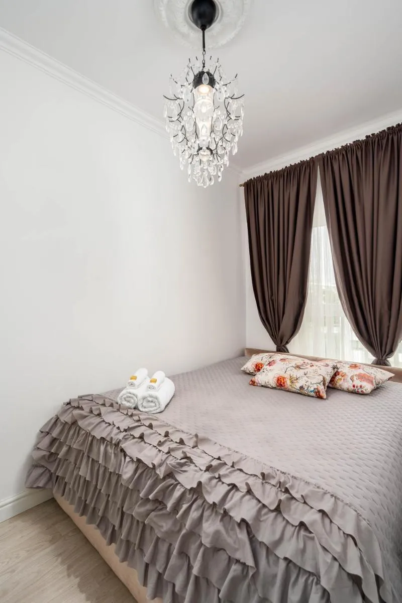 Image 5 of Apartment 66