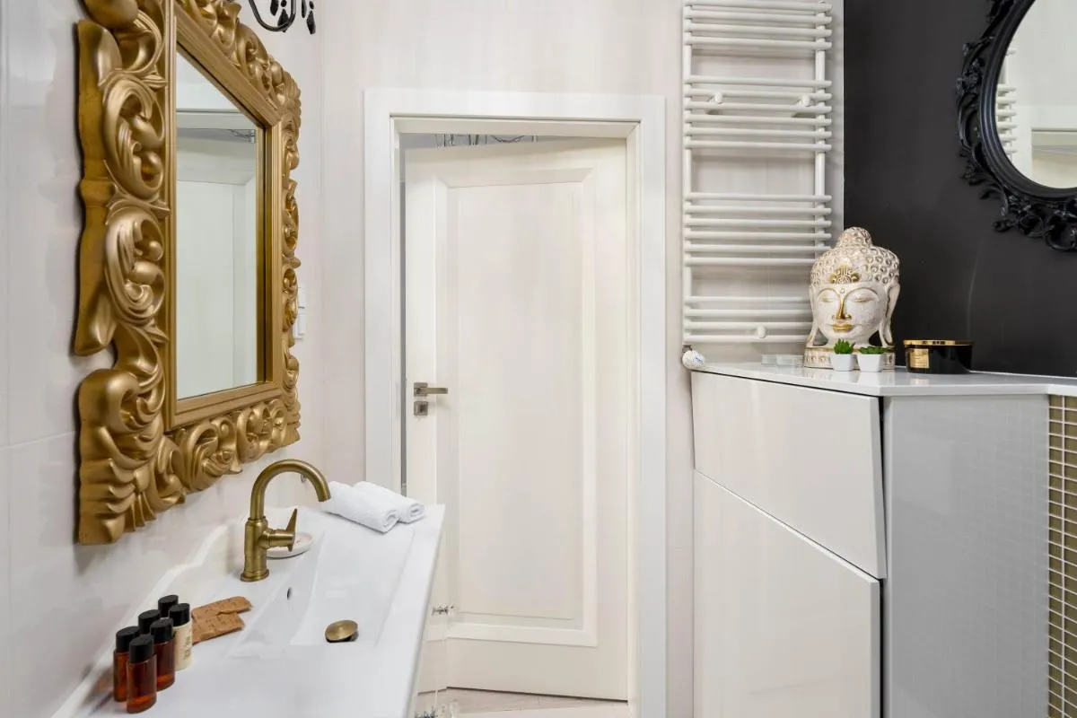 Image 2 of Apartment 66