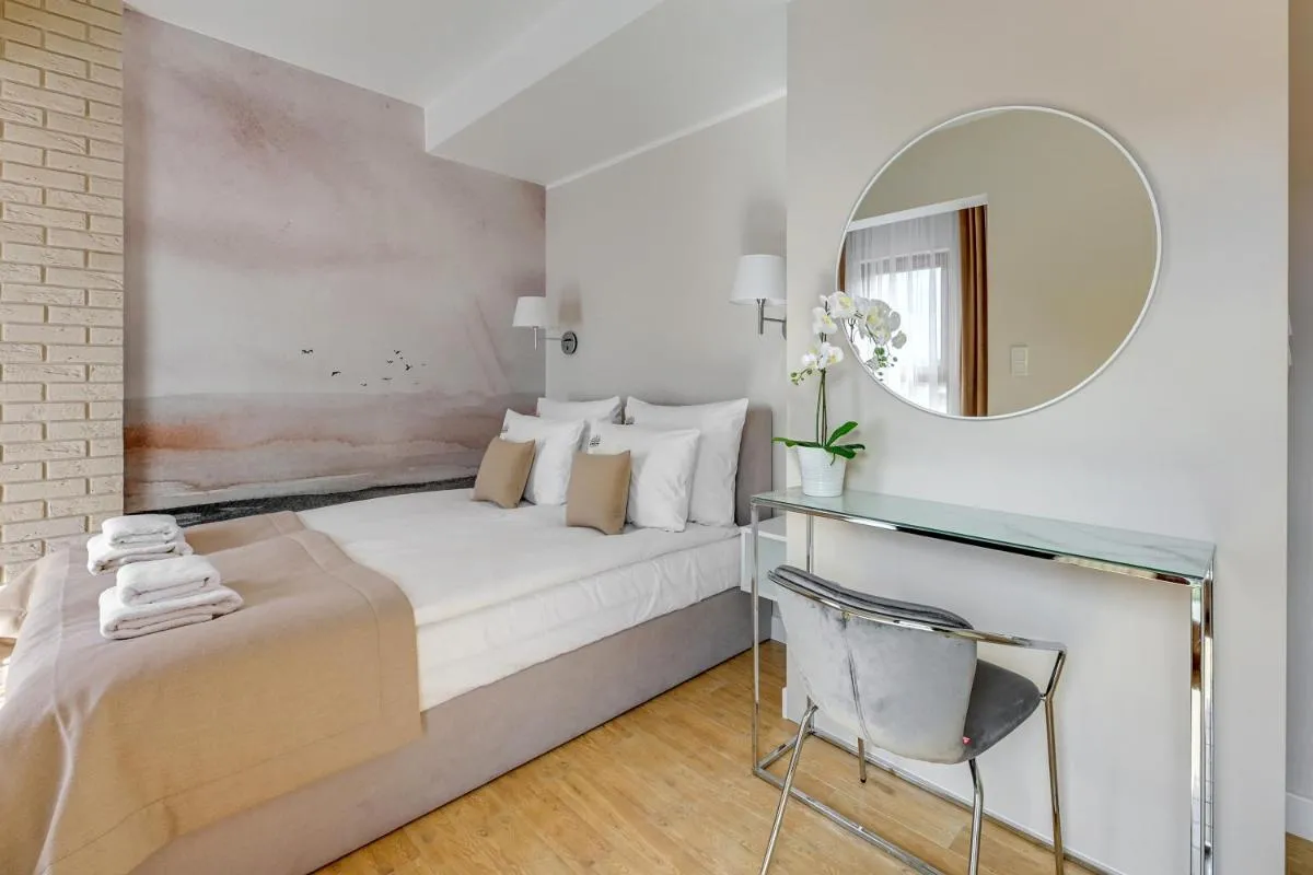 Image 5 of Aura III Apartments & Free Parking by Downtown Apartments