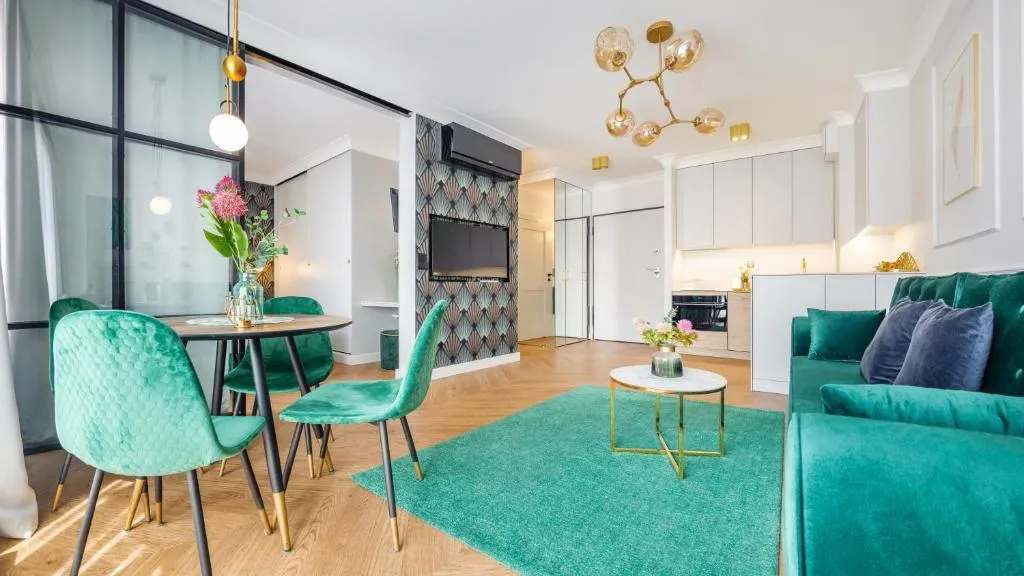 Image of Aura II, Sun & Snow