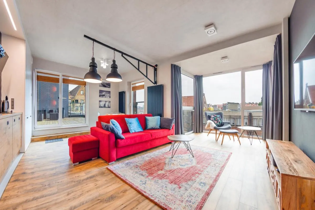 Image 1 of Chmielna Park, Sun & Snow