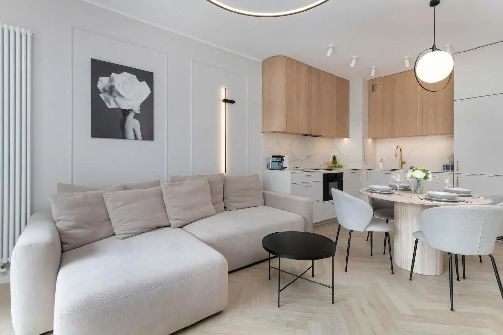 Image of Elegant and Spacious Apartment with Parking & Gym by Renters Prestige