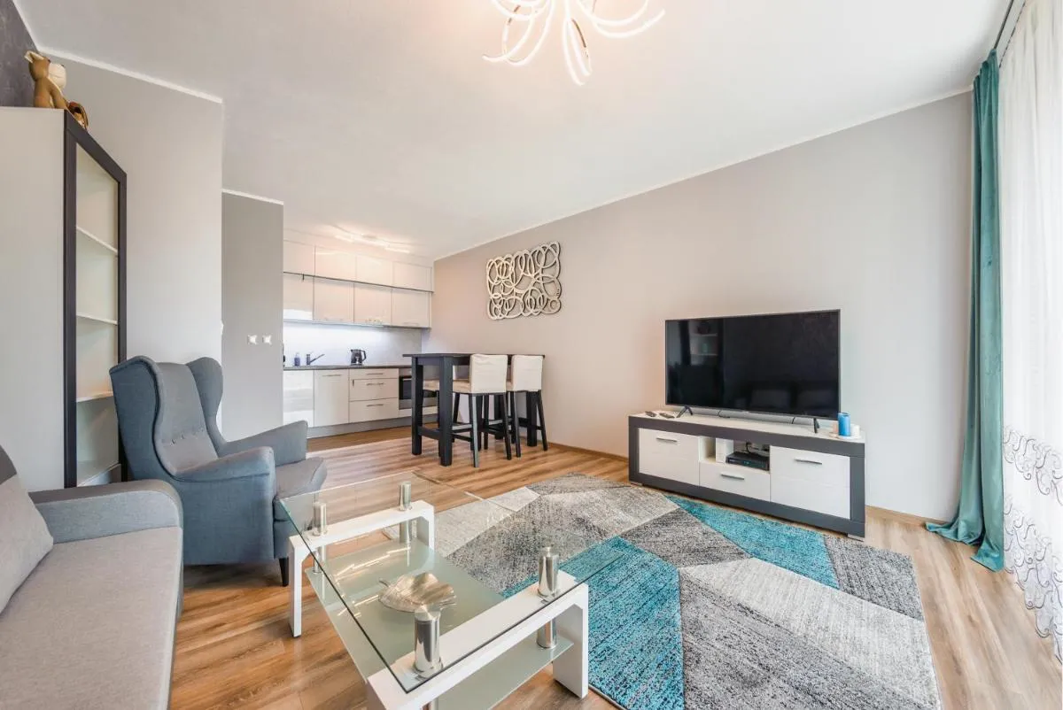 Image 3 of Front Park, Sun & Snow