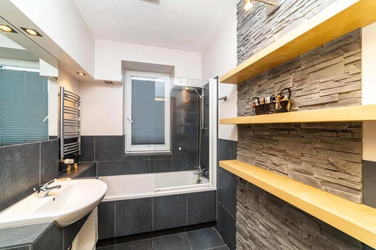 Image 2 of Grey by OneApartments