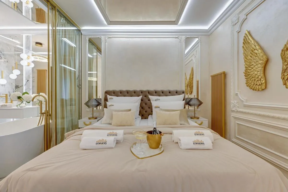 Image 1 of Jacuzzi Mirror Suite by Downtown Apartments