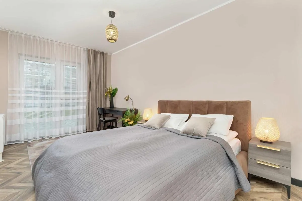 Image 1 of Jasny i Elegancki Apartament Pastelowa z Parkingiem by Noclegi Renters