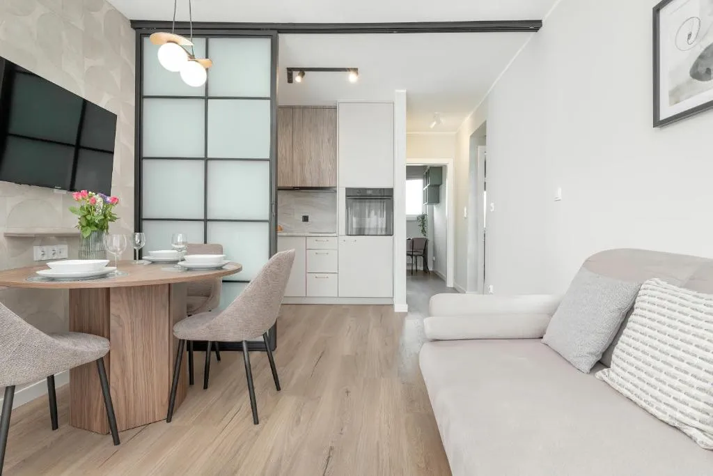 Image of Kaszmirowy Apartament z 3 sypialniami Blisko Plaży w Gdańsku by Noclegi Renters