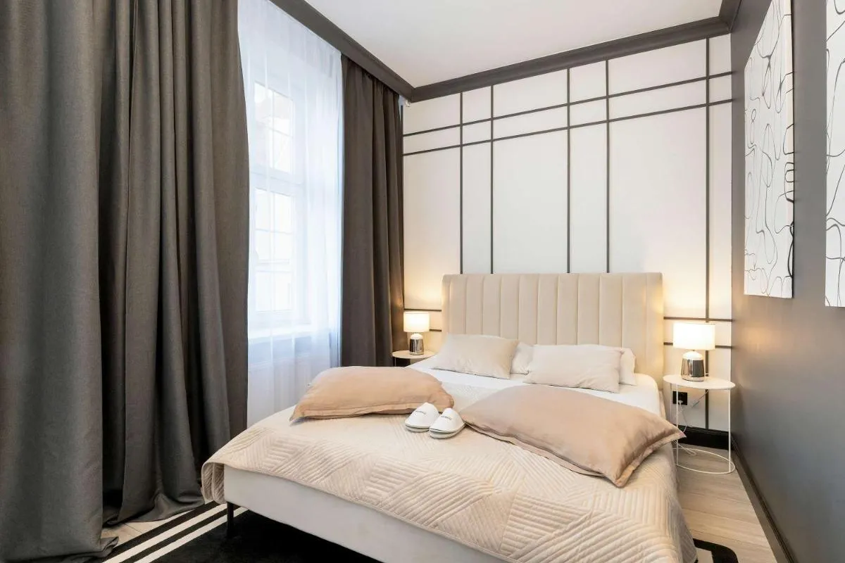 Image 1 of Luksusowy Apartament w Gdańsku przy Motławie i Rynku z Biurkiem do Pracy Zdalnej by Noclegi Renters