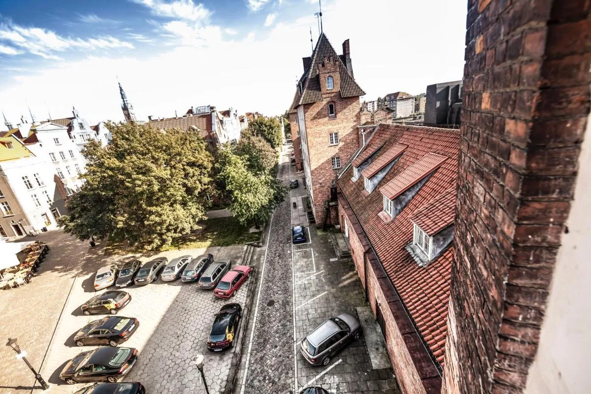 Image 4 of Lunette Apartments