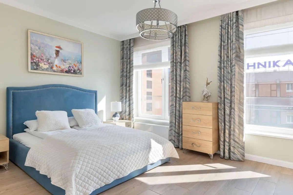 Image 3 of Luxury Apartment with Three Bedrooms Air Conditioning and Parking by Noclegi Renters