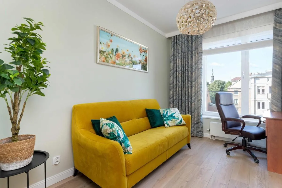 Image 5 of Luxury Apartment with Three Bedrooms Air Conditioning and Parking by Noclegi Renters