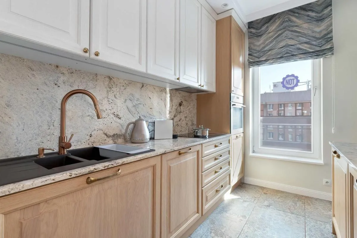 Image 2 of Luxury Apartment with Three Bedrooms Air Conditioning and Parking by Noclegi Renters