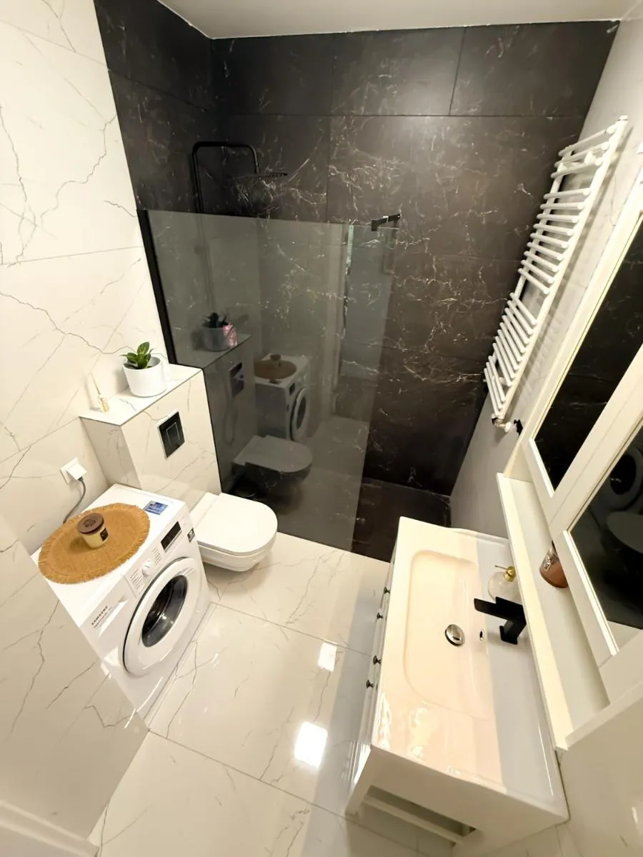 Image 3 of OLIWA Apartament przy Parku SMALL PRIVATE GARDEN AND FREE PARKING