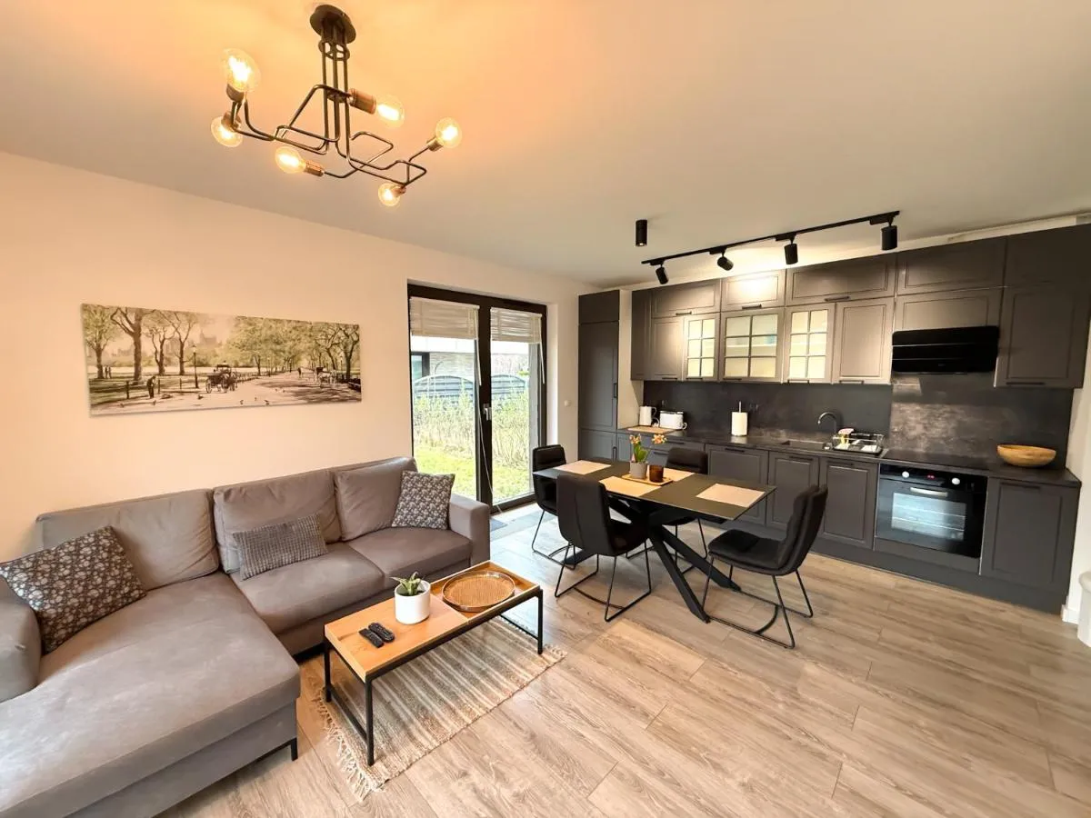 Image 2 of OLIWA Apartament przy Parku SMALL PRIVATE GARDEN AND FREE PARKING