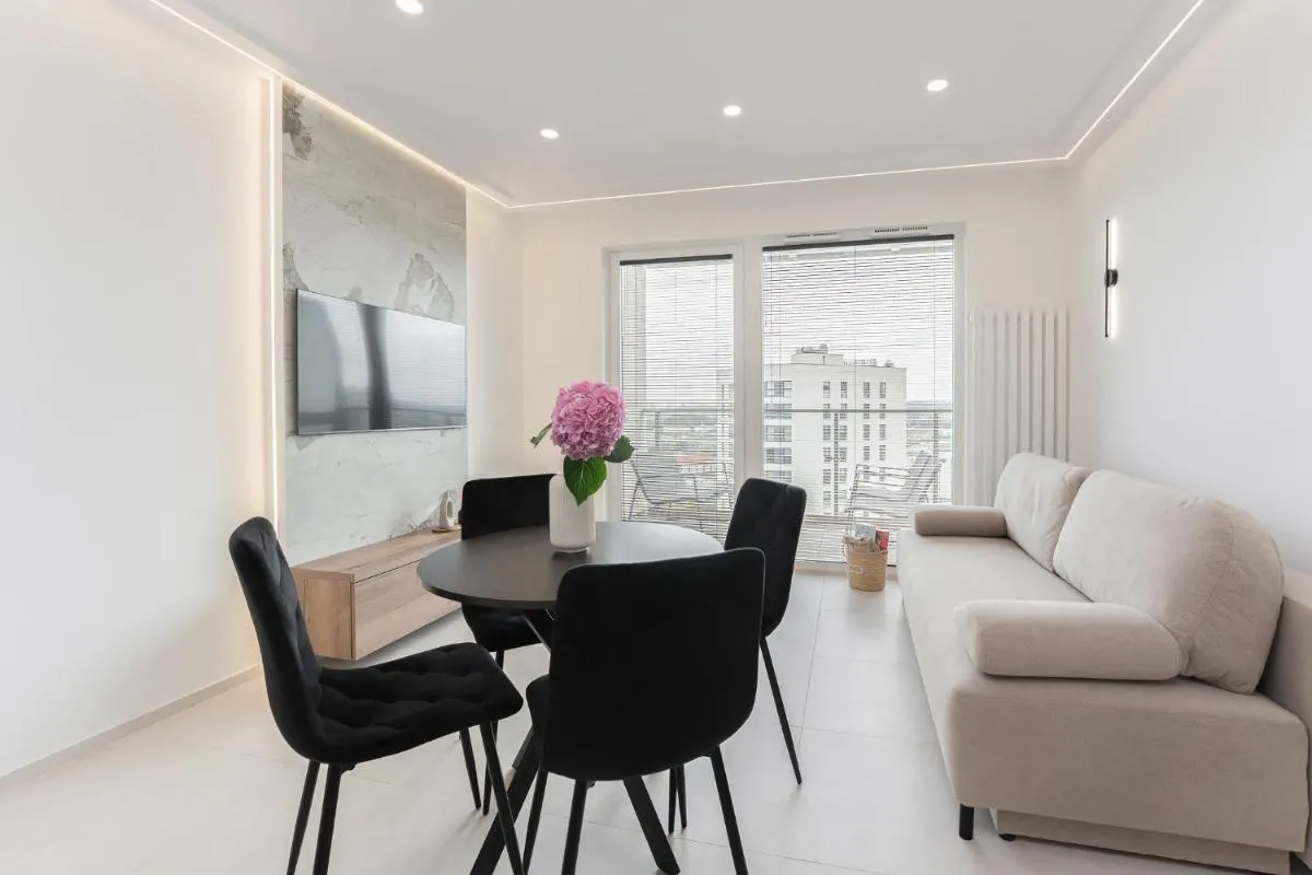 Image 4 of Panorama Baltica – Stylish 15th Floor Apartment with Rooftop Terrace near the Sea and Polsat Plus Arena Stadion Stadium Gdansk Letnica