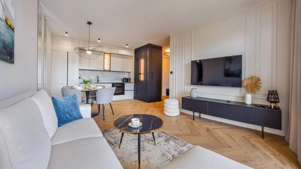 Image 2 of Porto, Sun & Snow