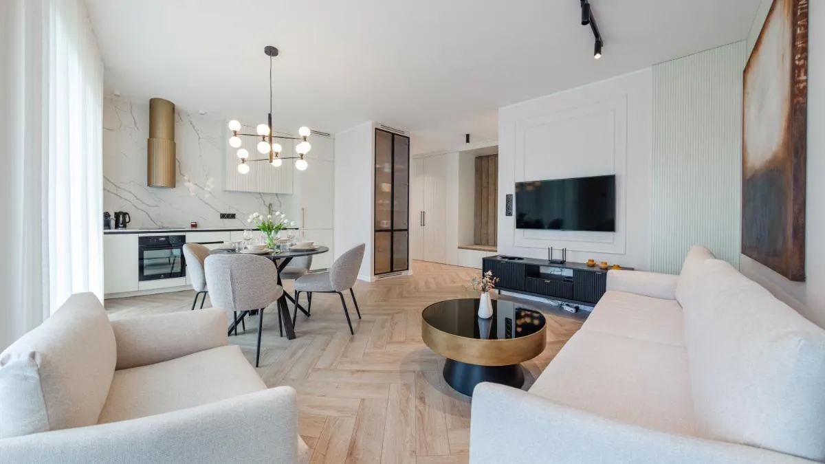 Image 1 of Porto, Sun & Snow