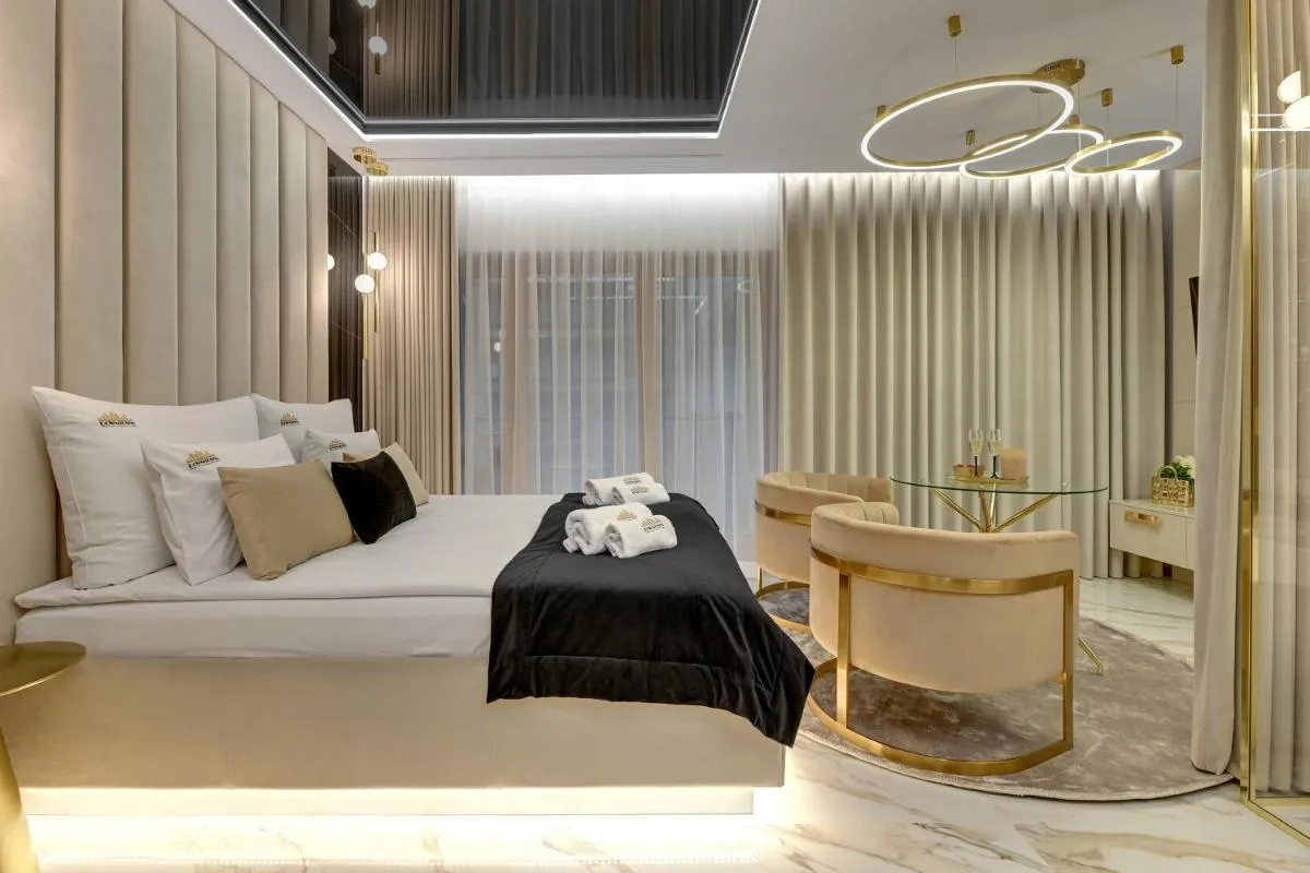 Image 6 of Romantic Stay with Bathtub by Downtown Apartments