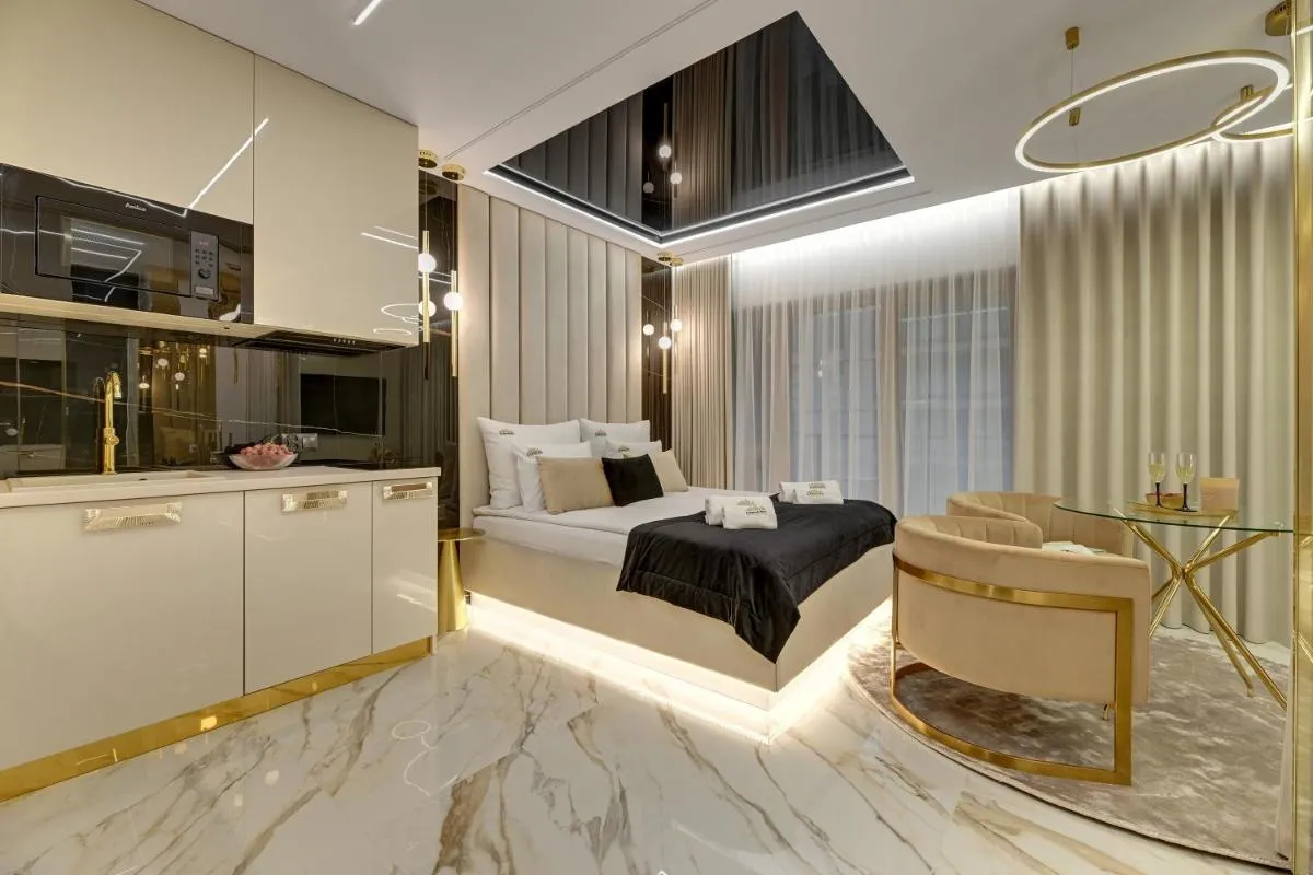 Image 1 of Romantic Stay with Bathtub by Downtown Apartments