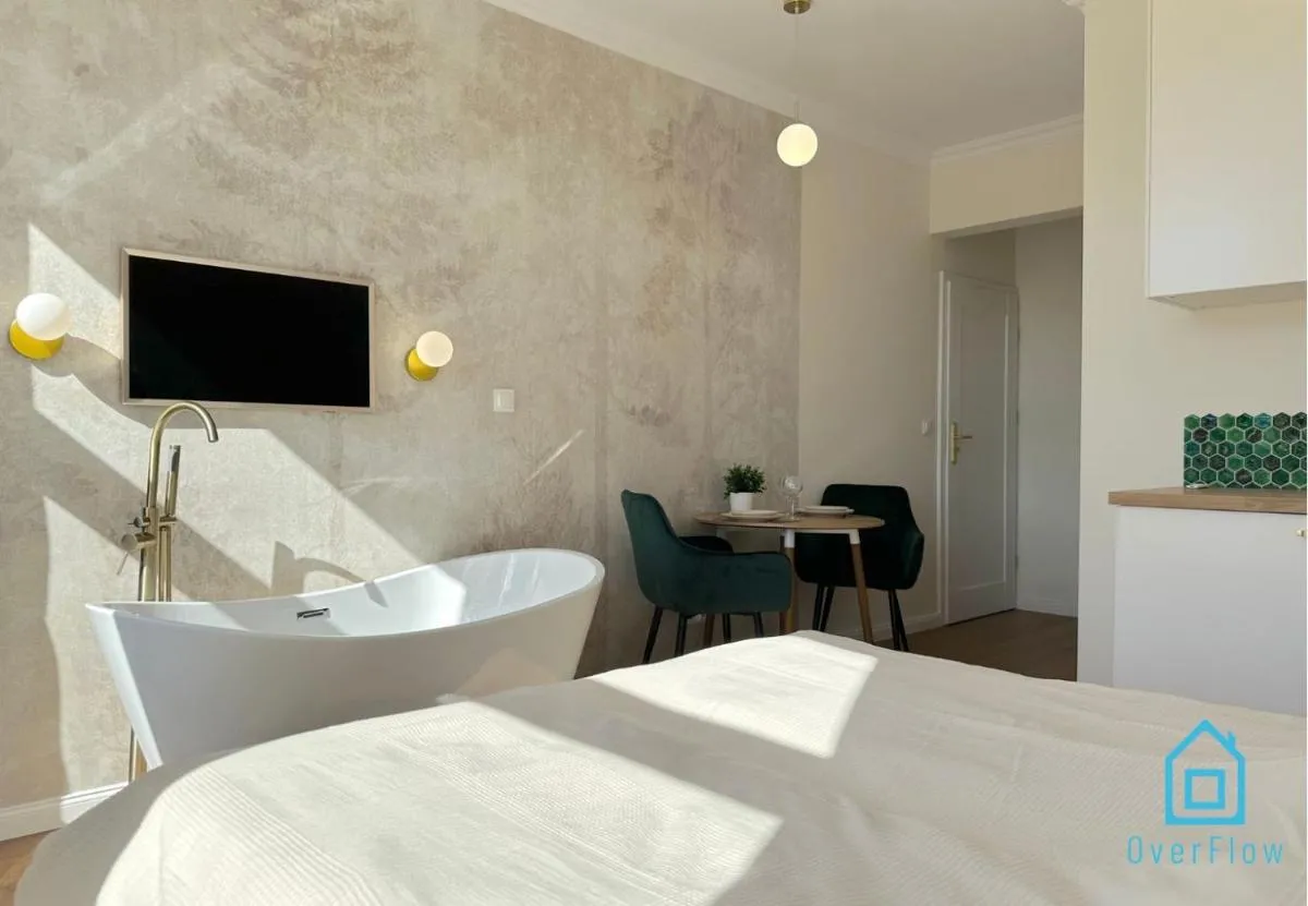 Image 4 of Seredino Relax Apartment- Romantic Escape with a Bathtub in the Bedroom, 5 Minutes to Gdańsk Old Town & Seaside