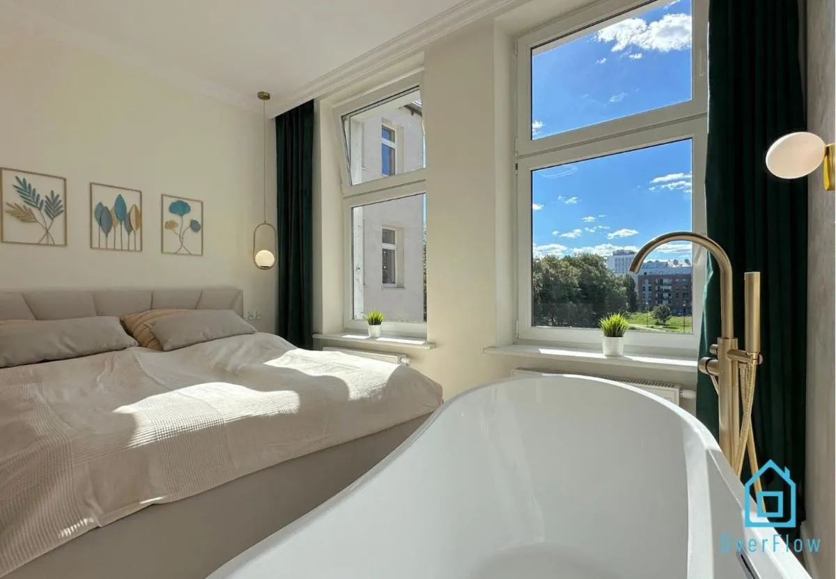 Image 6 of Seredino Relax Apartment- Romantic Escape with a Bathtub in the Bedroom, 5 Minutes to Gdańsk Old Town & Seaside