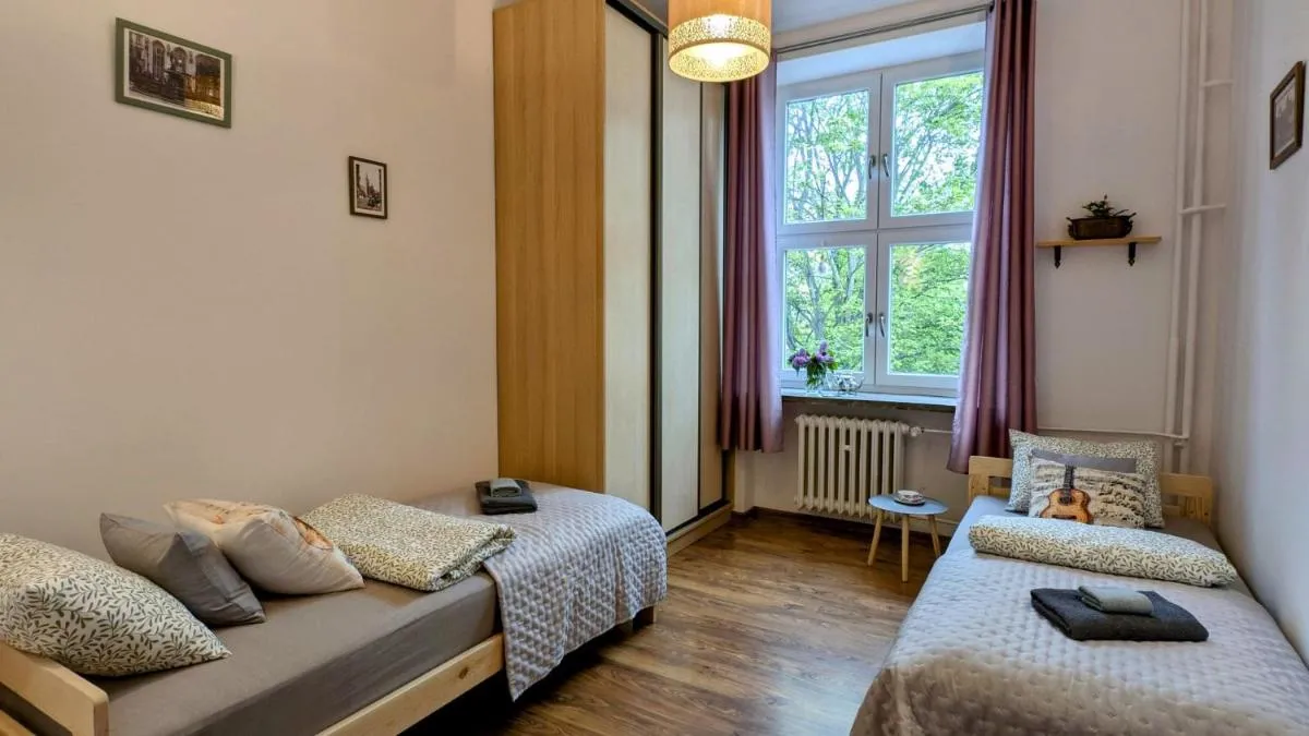 Image 1 of Violin Old Town Apart