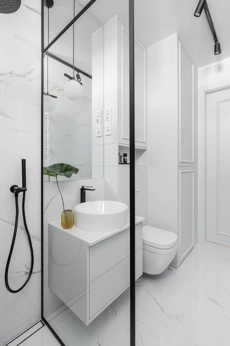 Image 6 of White Superior by OneApartments