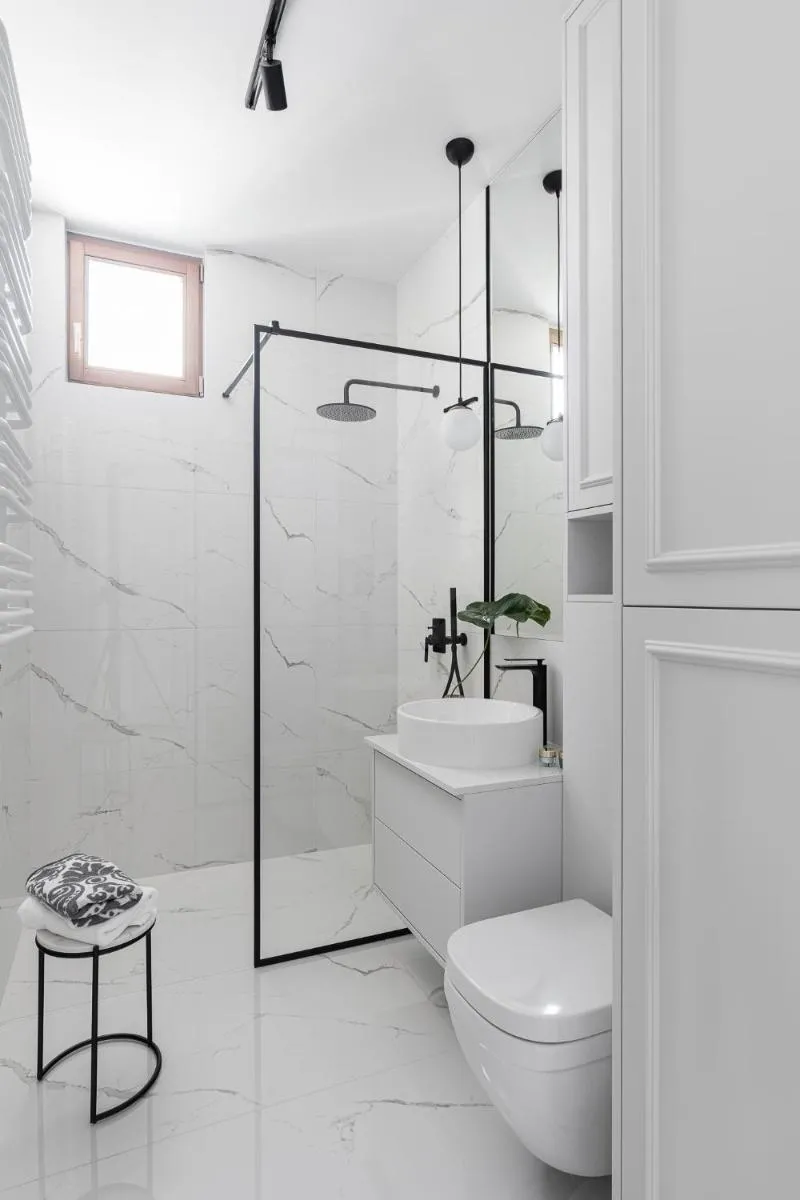 Image 3 of White Superior by OneApartments