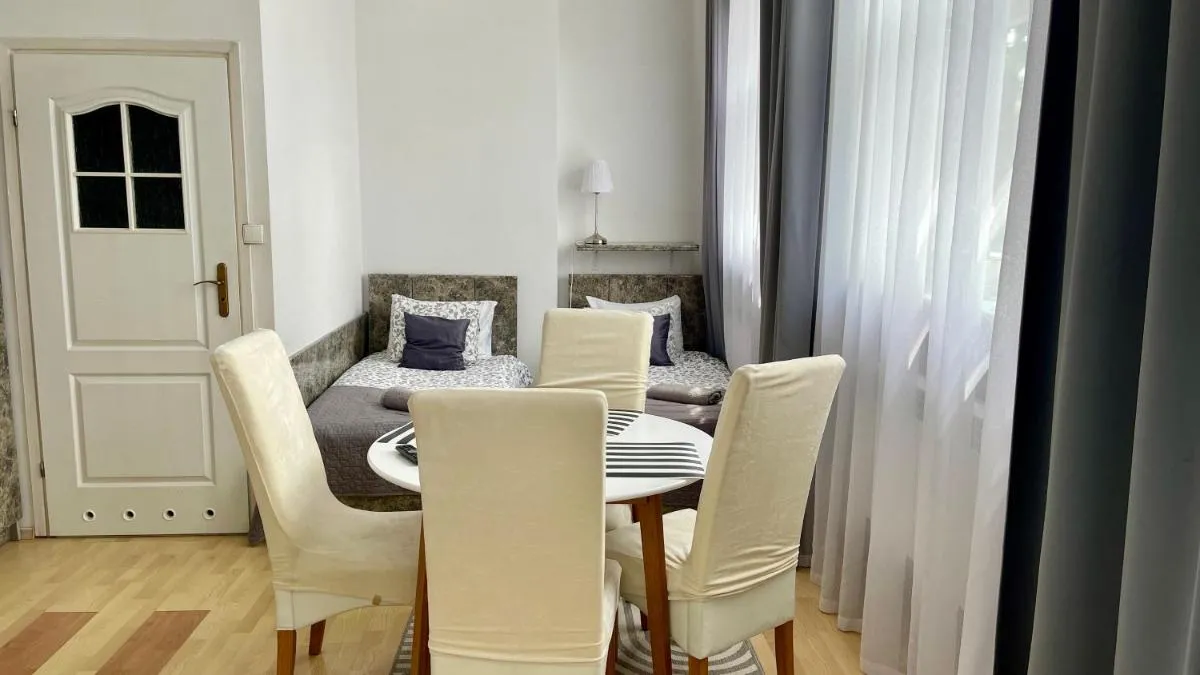 Image 2 of Willa Ela