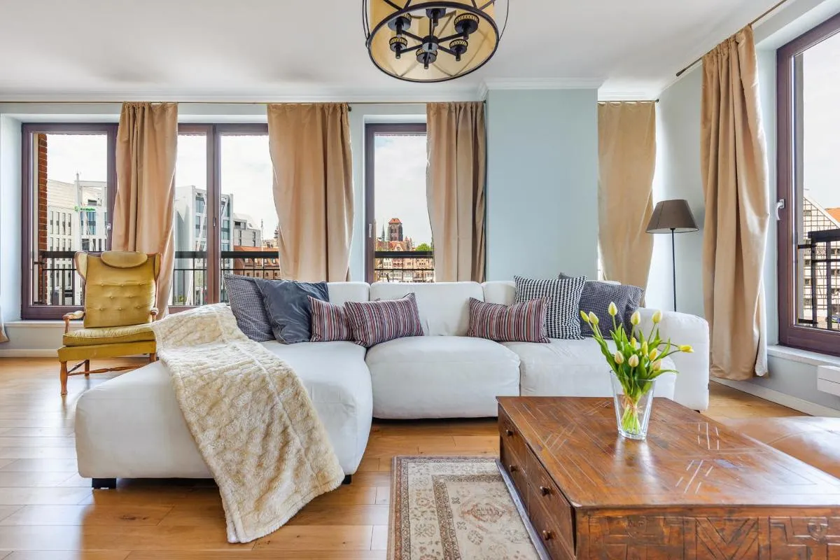 Image 2 of Yacht Mansion – Premium VIEW