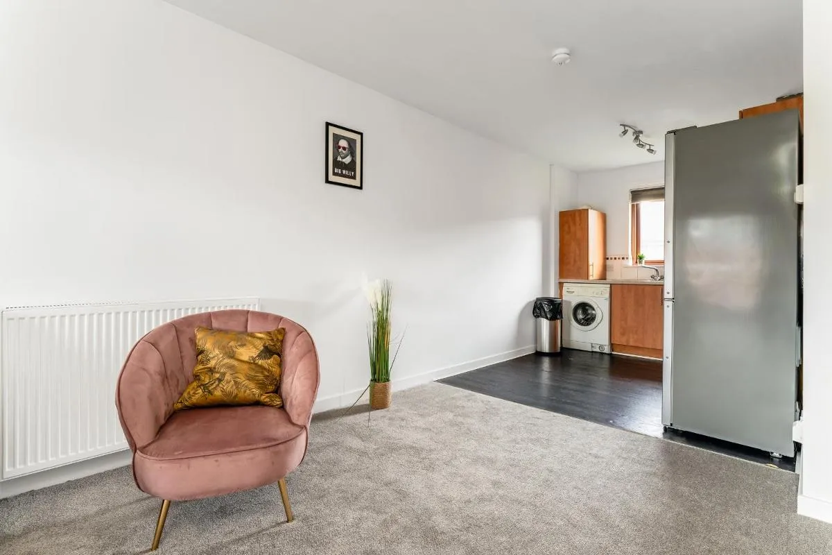 Image 3 of 2Bed City Central East End Gem