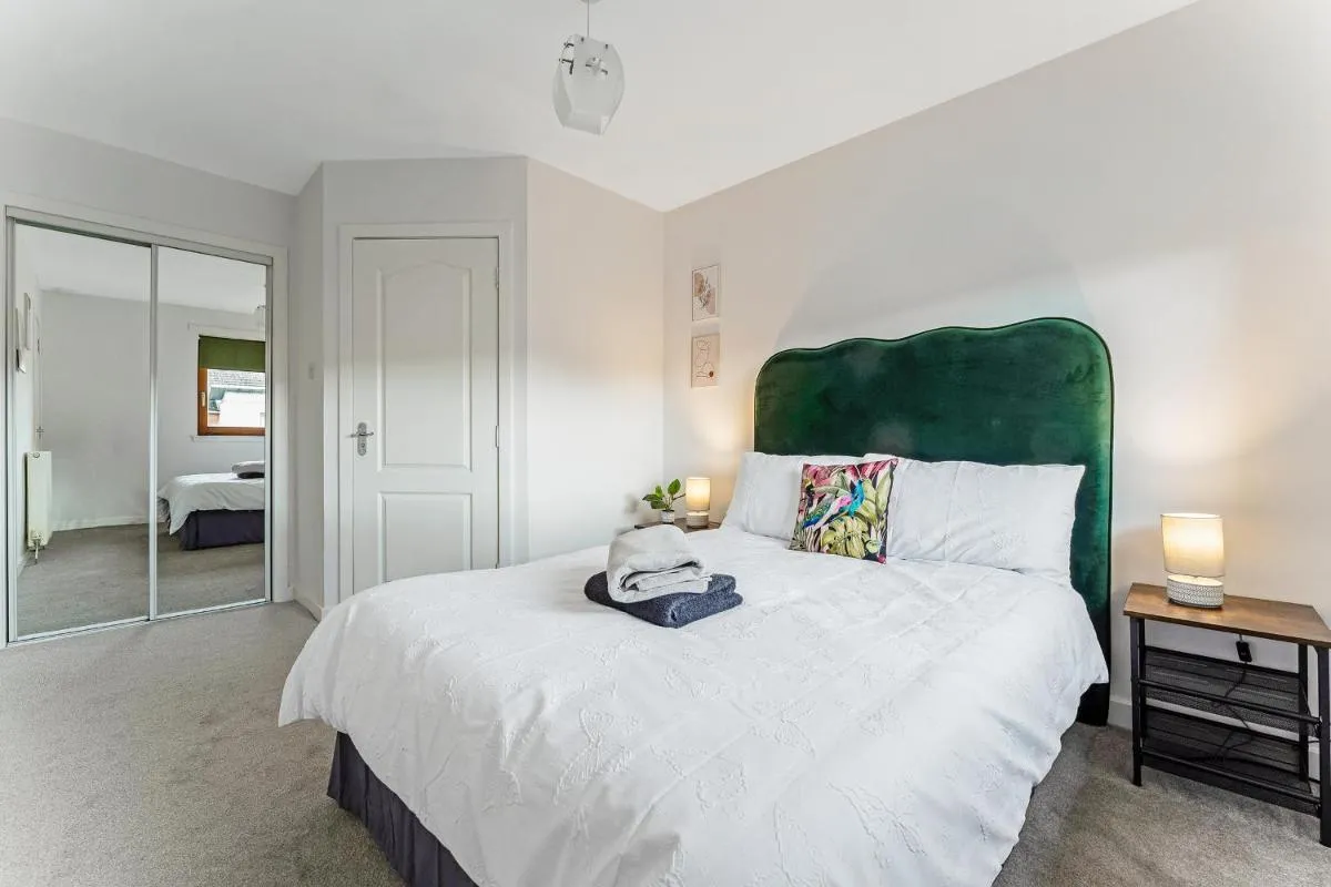 Image 1 of 2Bed City Central East End Gem