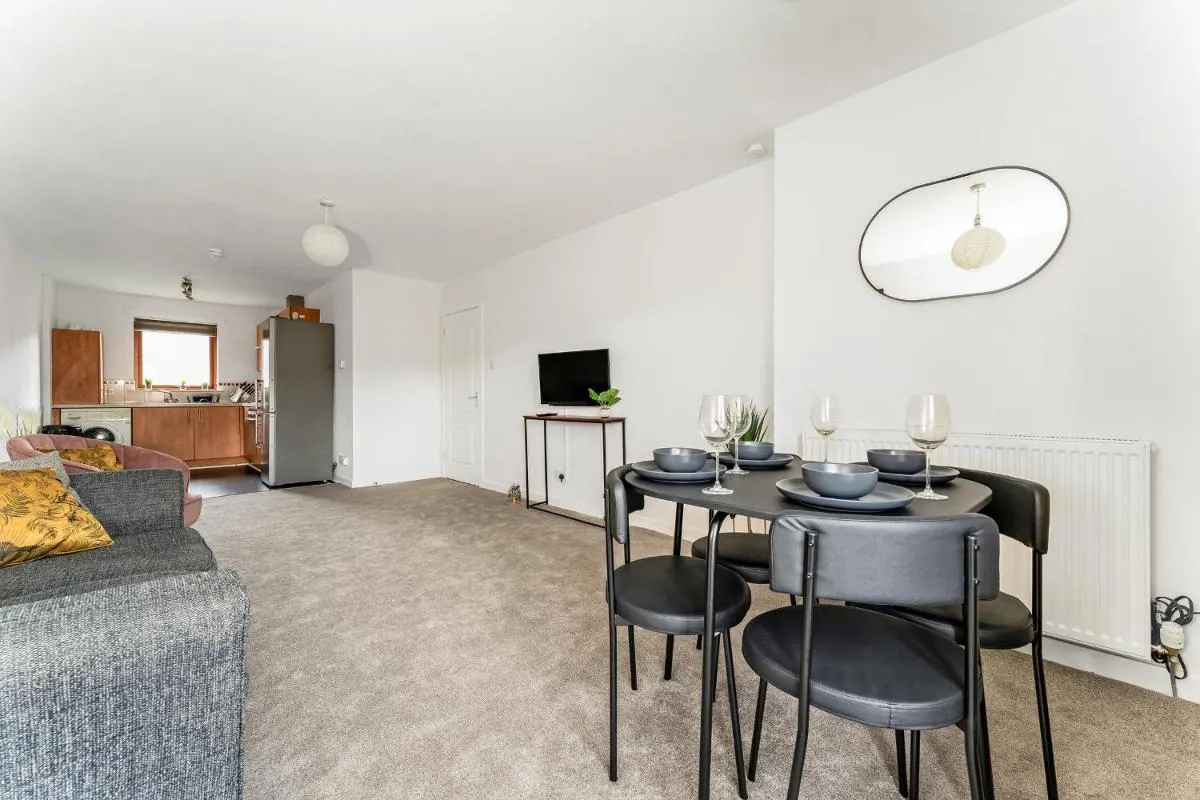 Image 4 of 2Bed City Central East End Gem