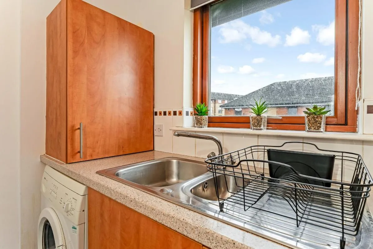 Image 2 of 2Bed City Central East End Gem