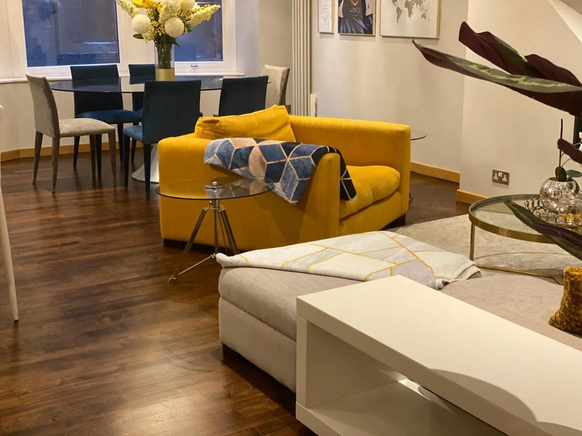 Image 2 of 2 bed Chic Apartment in Glasgow City Centre