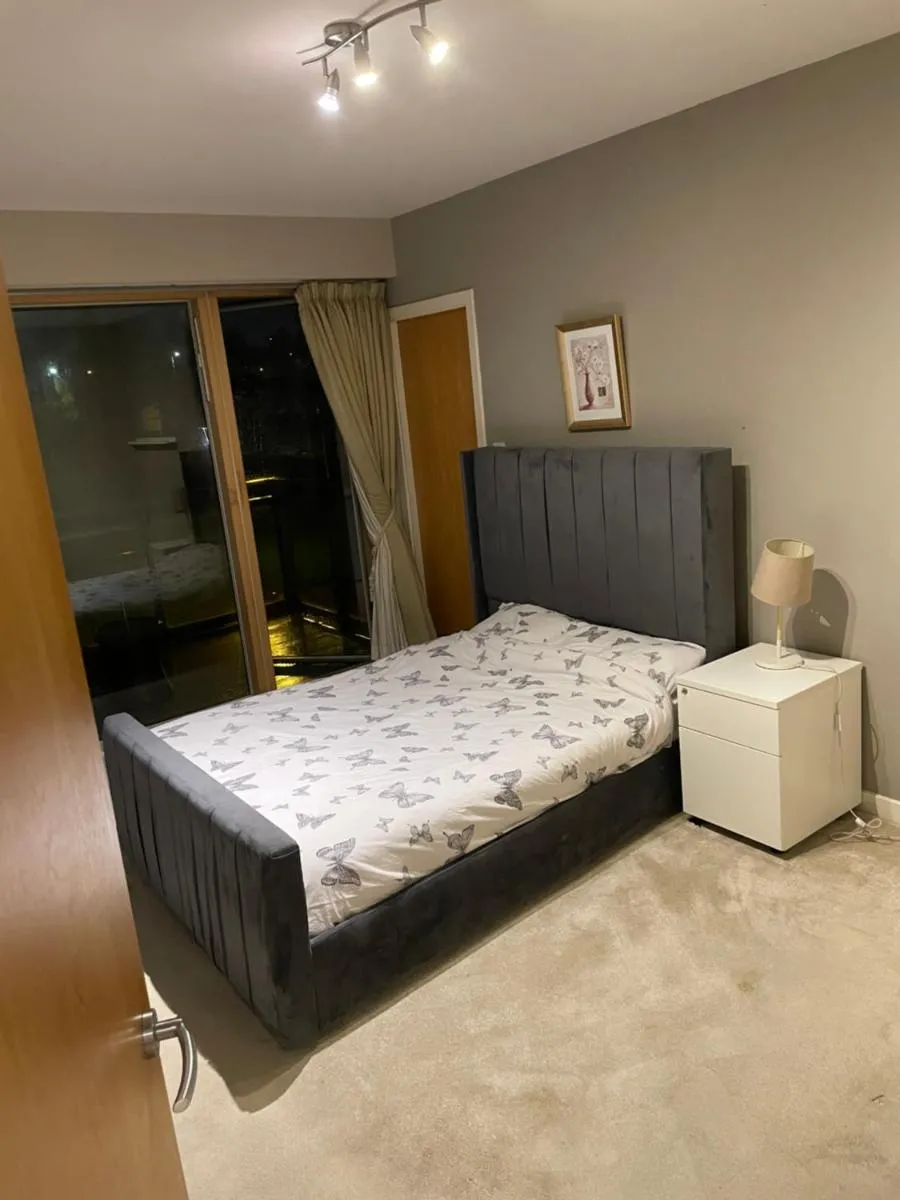 Image 1 of 4 bedroom apt west end Glasgow near city centre