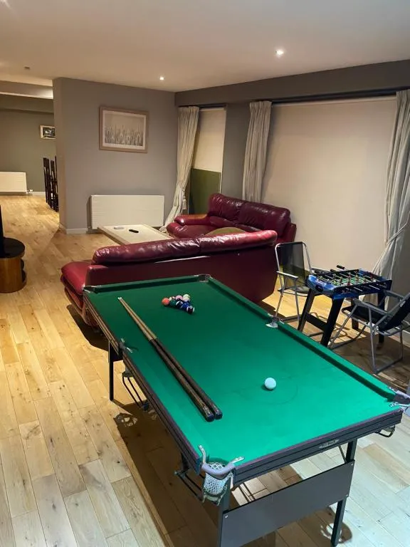 Image of 4 bedroom apt west end Glasgow near city centre