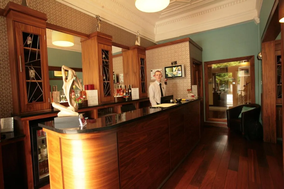 Image 2 of Acorn Hotel