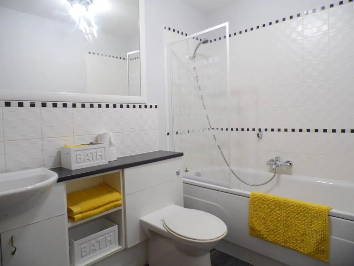 Image 2 of Art Deco Building on Vibrant Sauchiehall Street