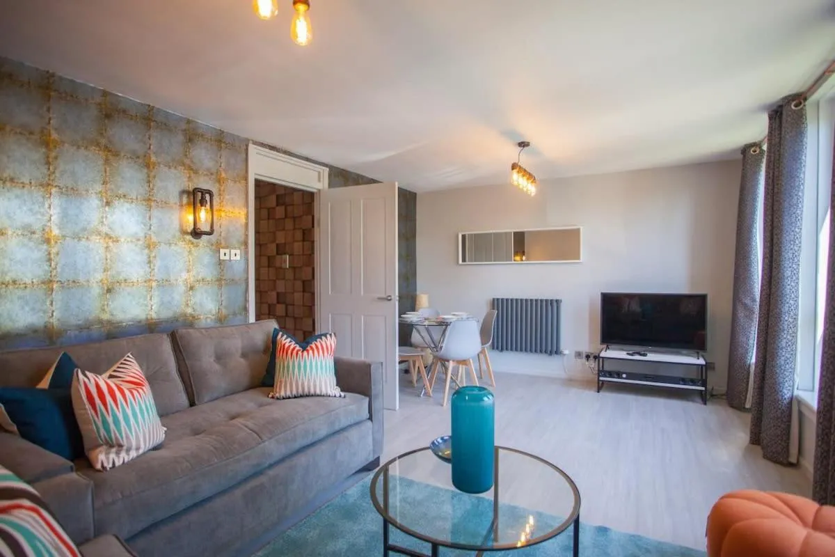 Image 4 of Beautiful West End Flat with Private Parking