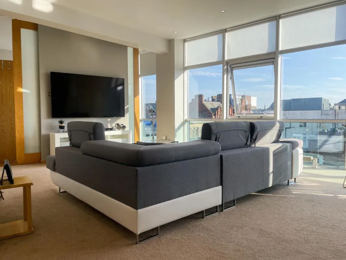 Image 4 of City Centre 2-Bed Apartment Parking Jacuzzi Bath