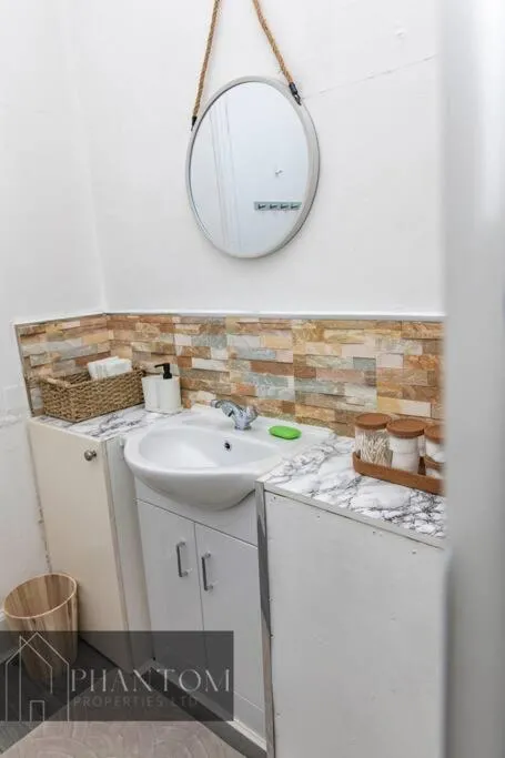 Image 3 of Complex Suite