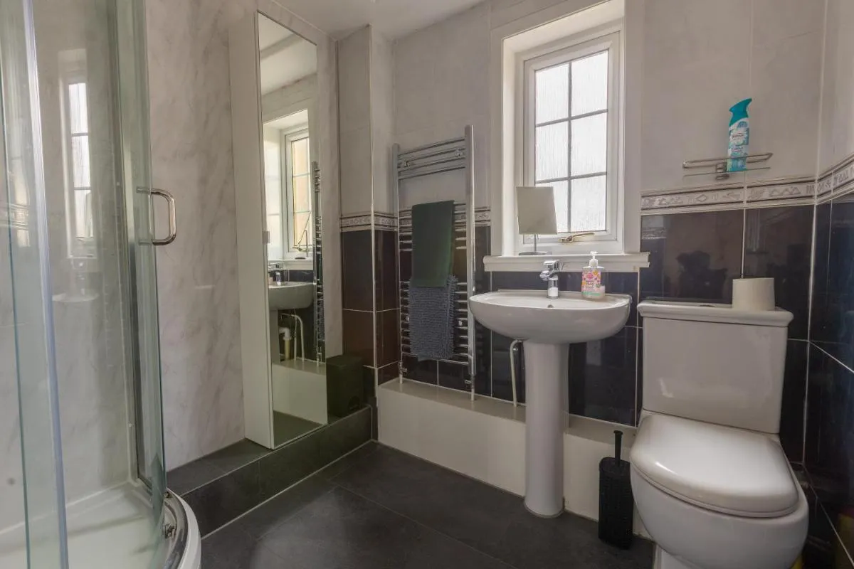 Image 2 of Ideal 3 Bed Home In Glasgow City With Free Parking